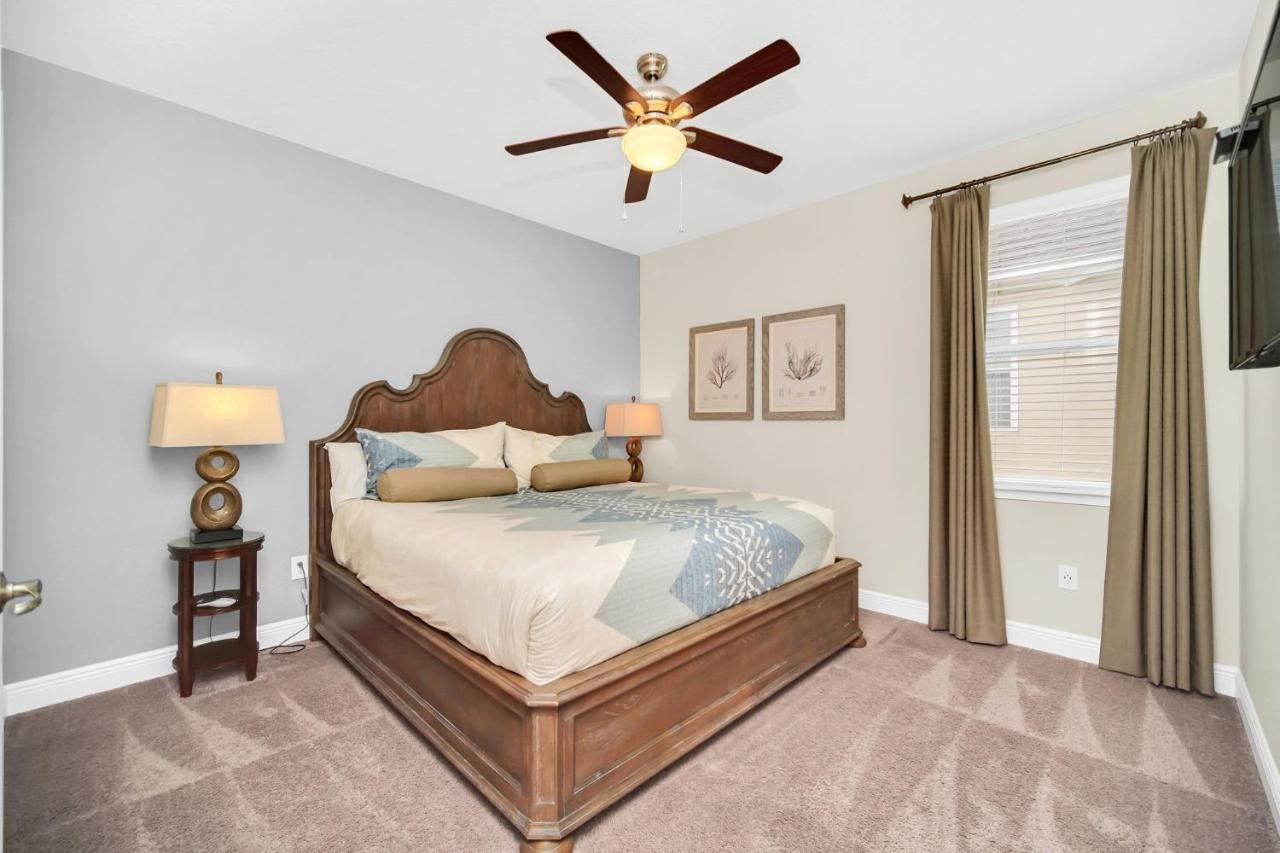 Holiday home Spacious 8br Family House With Private Caged Pool And Full Size Crib Near Disney Orlando