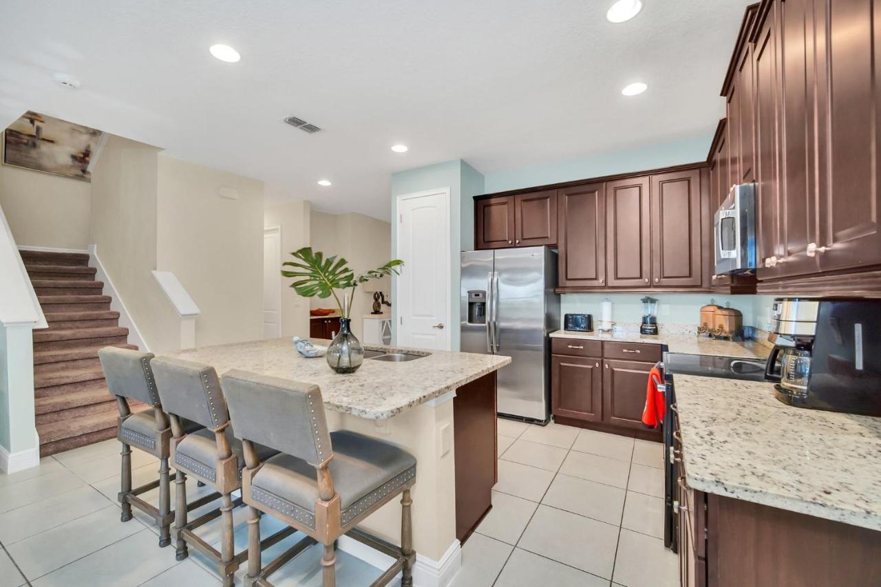 Spacious 8br Family House With Private Caged Pool And Full Size Crib Near Disney Orlando