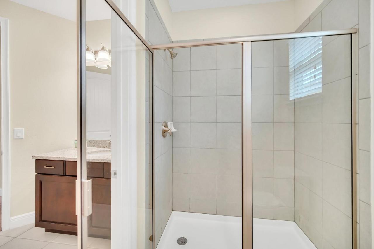 Spacious 8br Family House With Private Caged Pool And Full Size Crib Near Disney