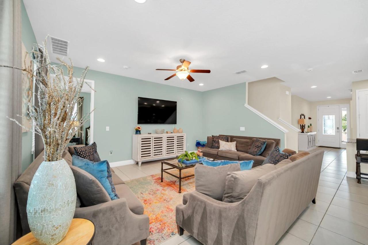 Holiday home Spacious 8br Family House With Private Caged Pool And Full Size Crib Near Disney Orlando