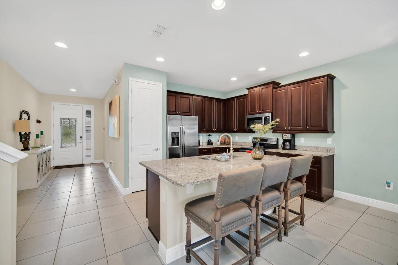 Holiday home Spacious 8br Family House With Private Caged Pool And Full Size Crib Near Disney